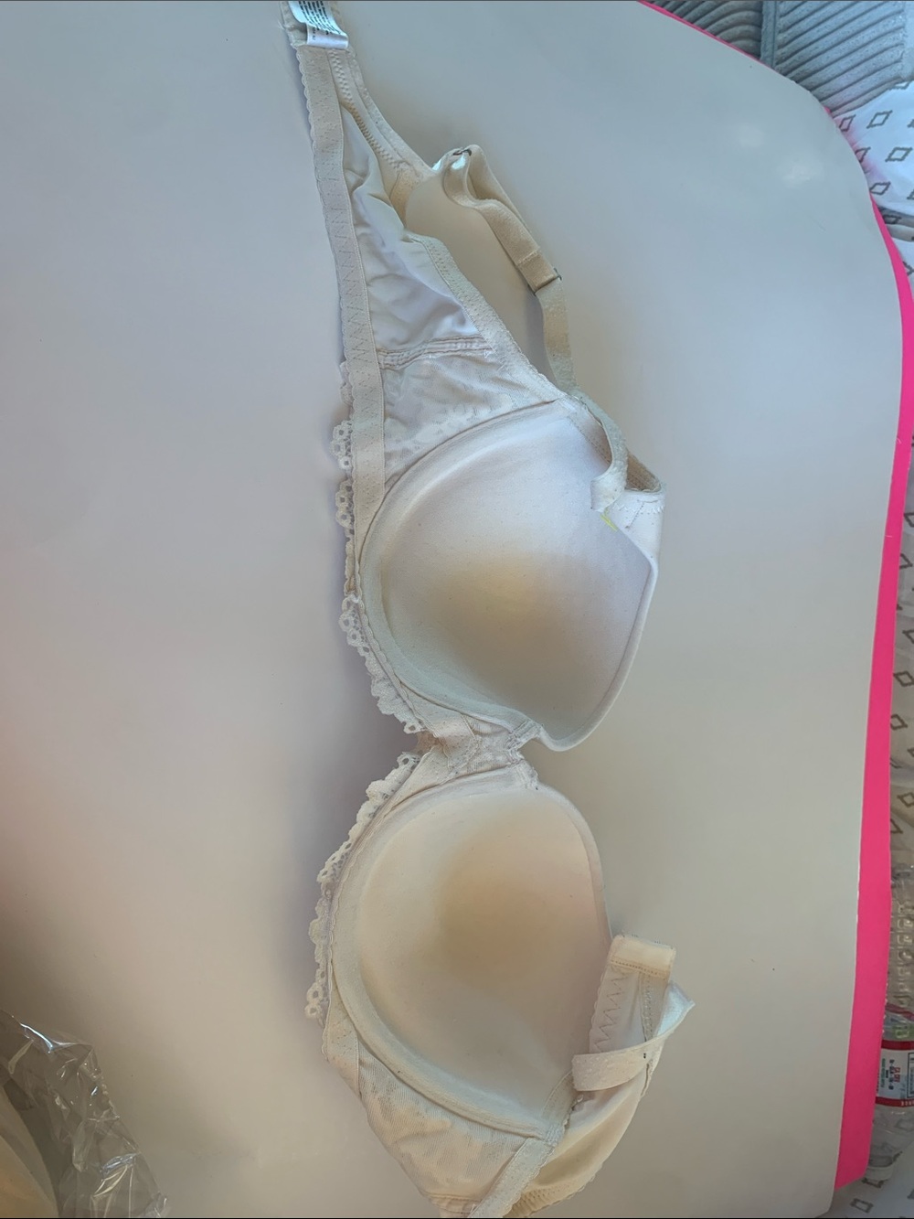 Maidenform Ivory Lace-Trim Padded Bra